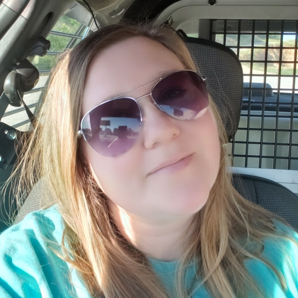 Meet your Posher, Sara - Picture 3 of 3